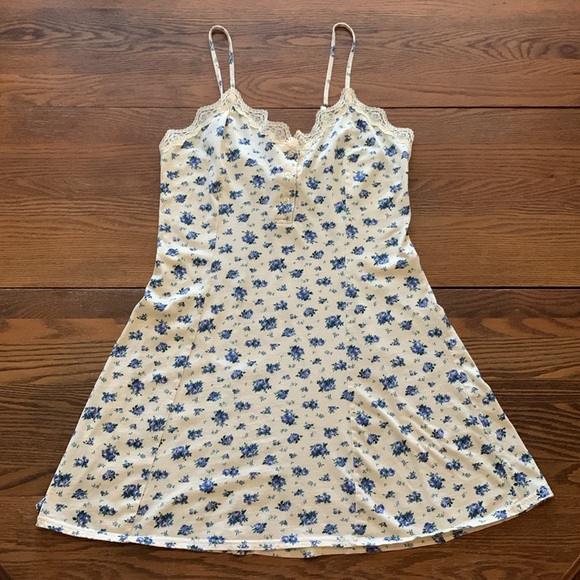 Vintage 90’s Victoria’s Secret Ditsy Floral Night Gown Slip - Picture 3 of 7